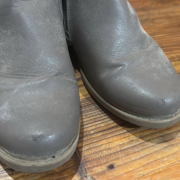 Girls taupe boots size 4 moderately worn (see pics) - Rachael Shoes brand - Picture 2 of 4